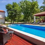 Cozy In Kapelica With Wifi בית נופש Krapan