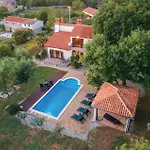 בית נופש Cozy In Kapelica With Wifi Krapan