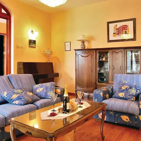 Cozy In Kapelica With Wifi Casa de Férias