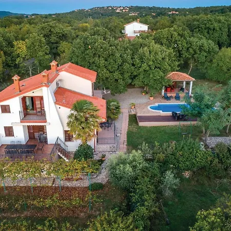 בית נופש Cozy In Kapelica With Wifi